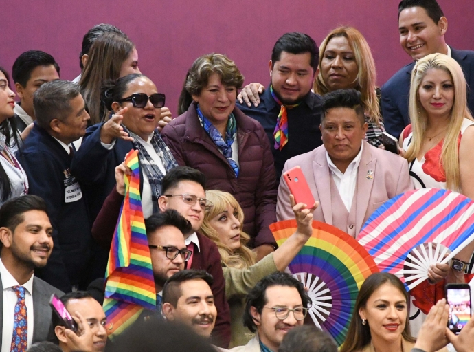 Lesbiana, Racista y Comunista